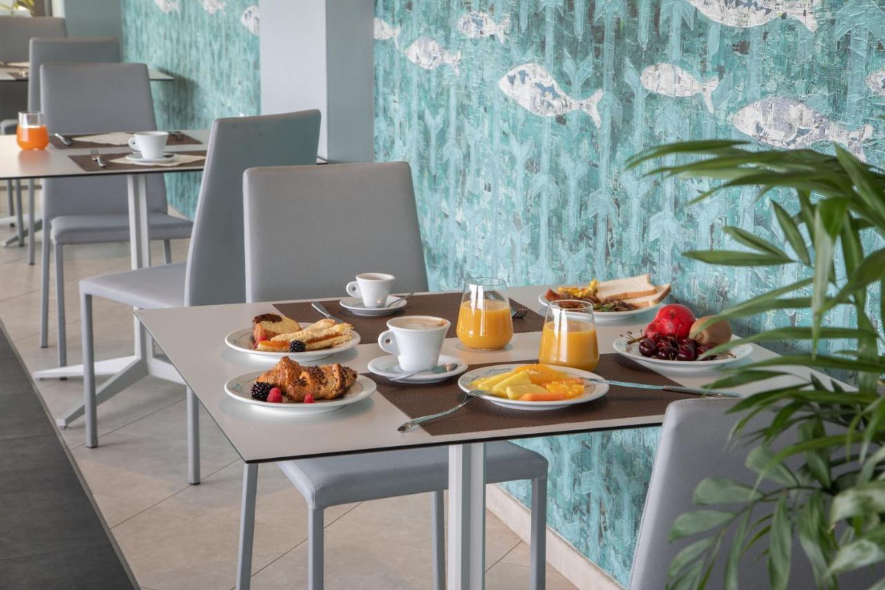 לטינה Hotel Miramare מראה חיצוני תמונה