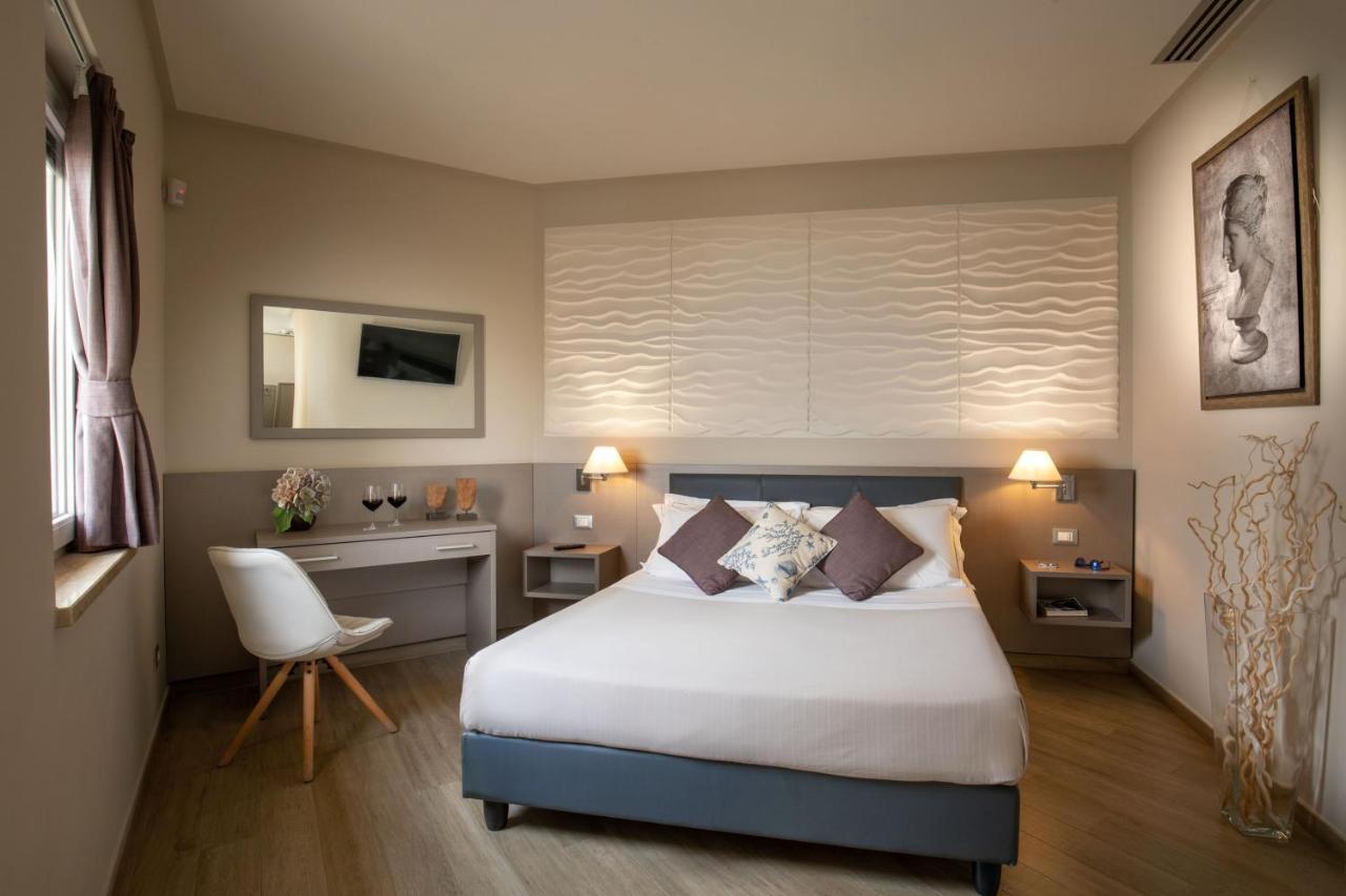 לטינה Hotel Miramare מראה חיצוני תמונה
