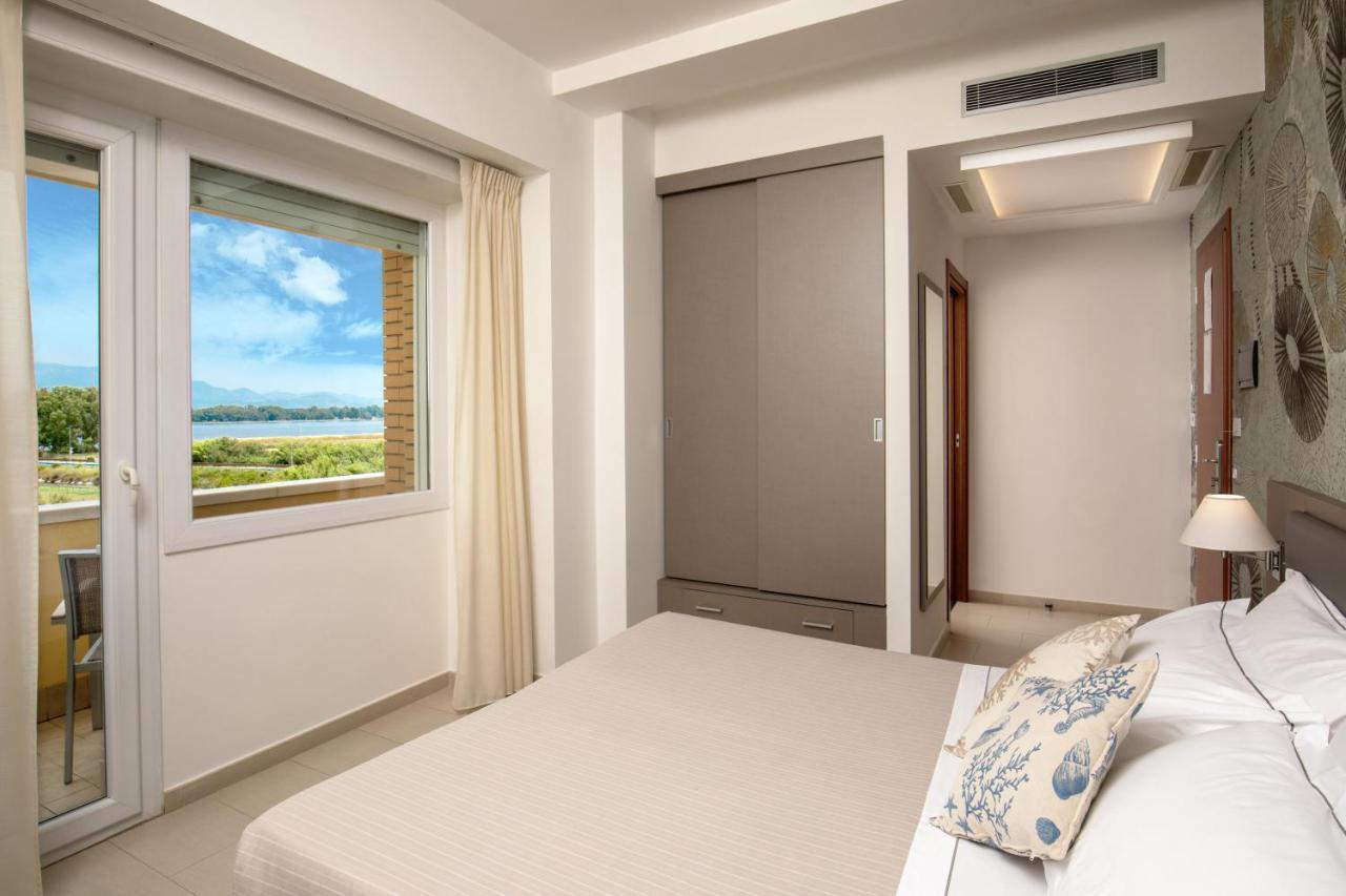 לטינה Hotel Miramare מראה חיצוני תמונה