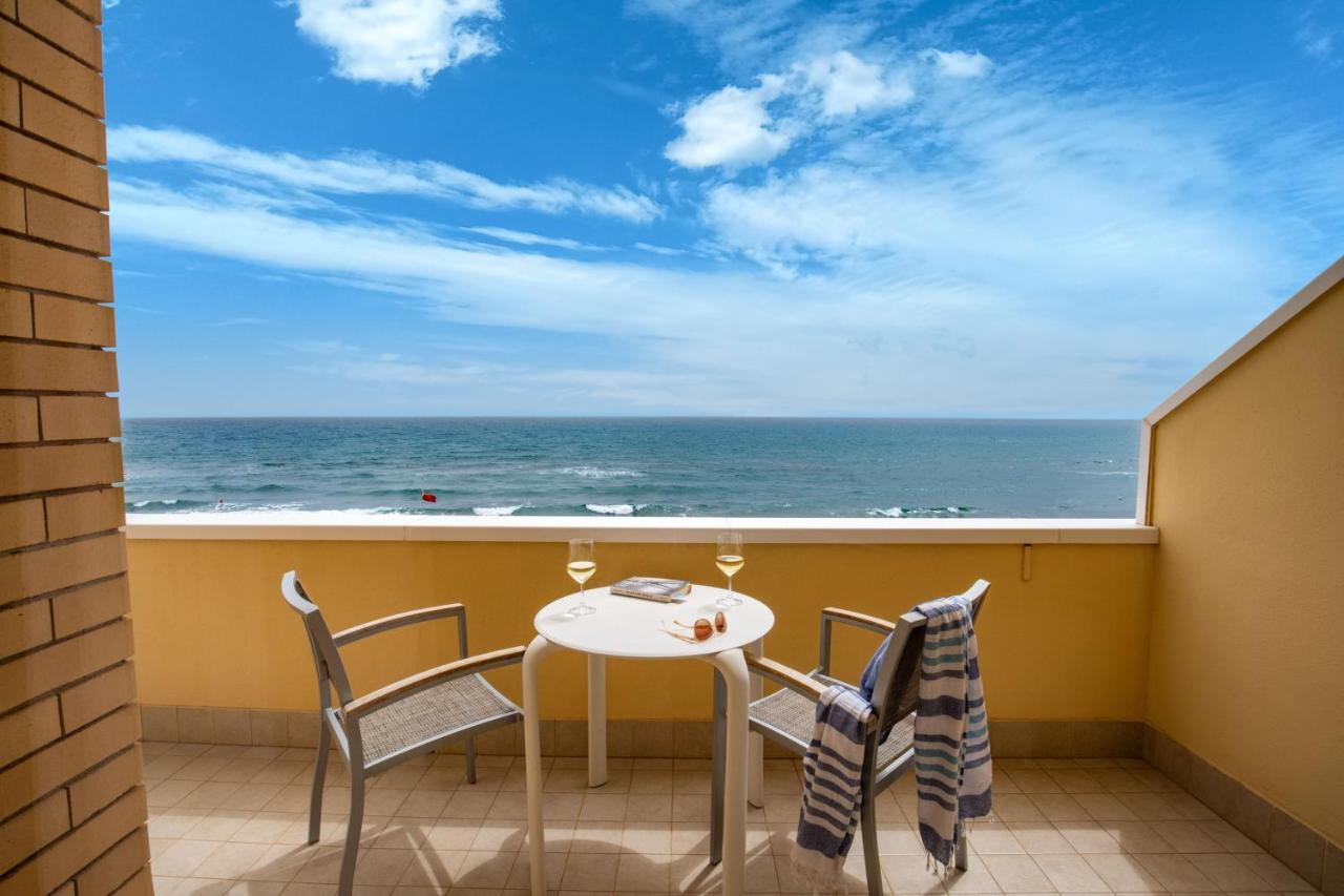 לטינה Hotel Miramare מראה חיצוני תמונה
