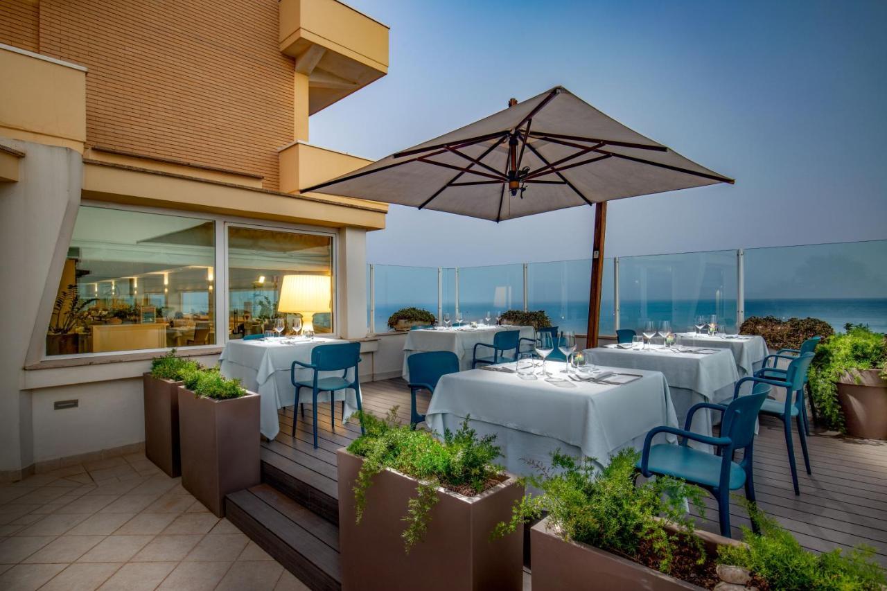 לטינה Hotel Miramare מראה חיצוני תמונה