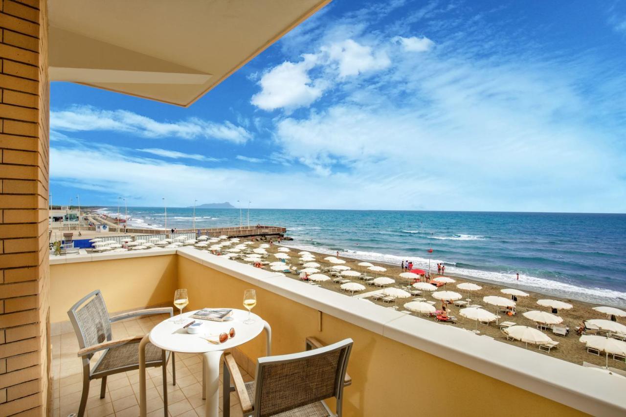 לטינה Hotel Miramare מראה חיצוני תמונה