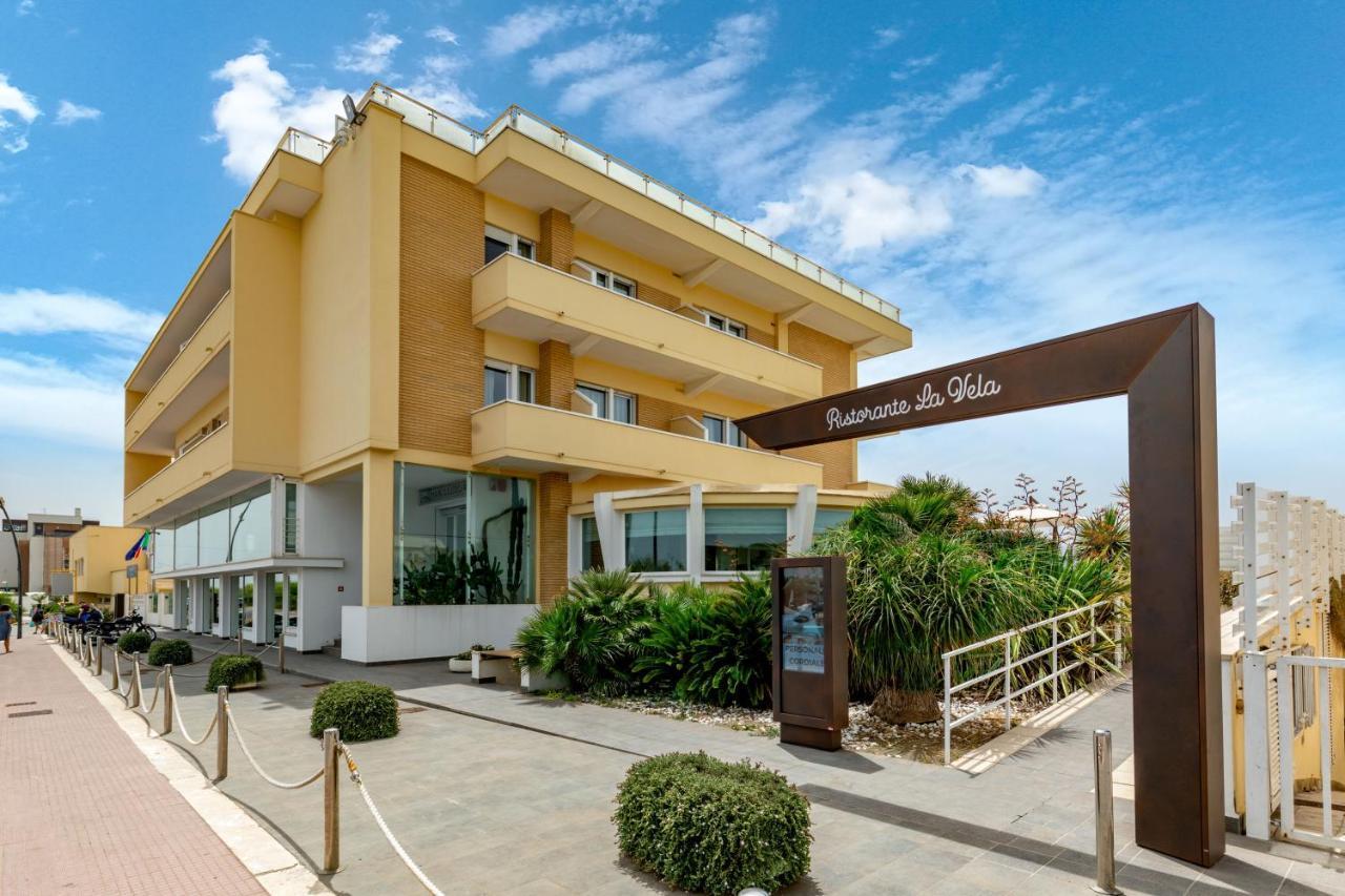 לטינה Hotel Miramare מראה חיצוני תמונה