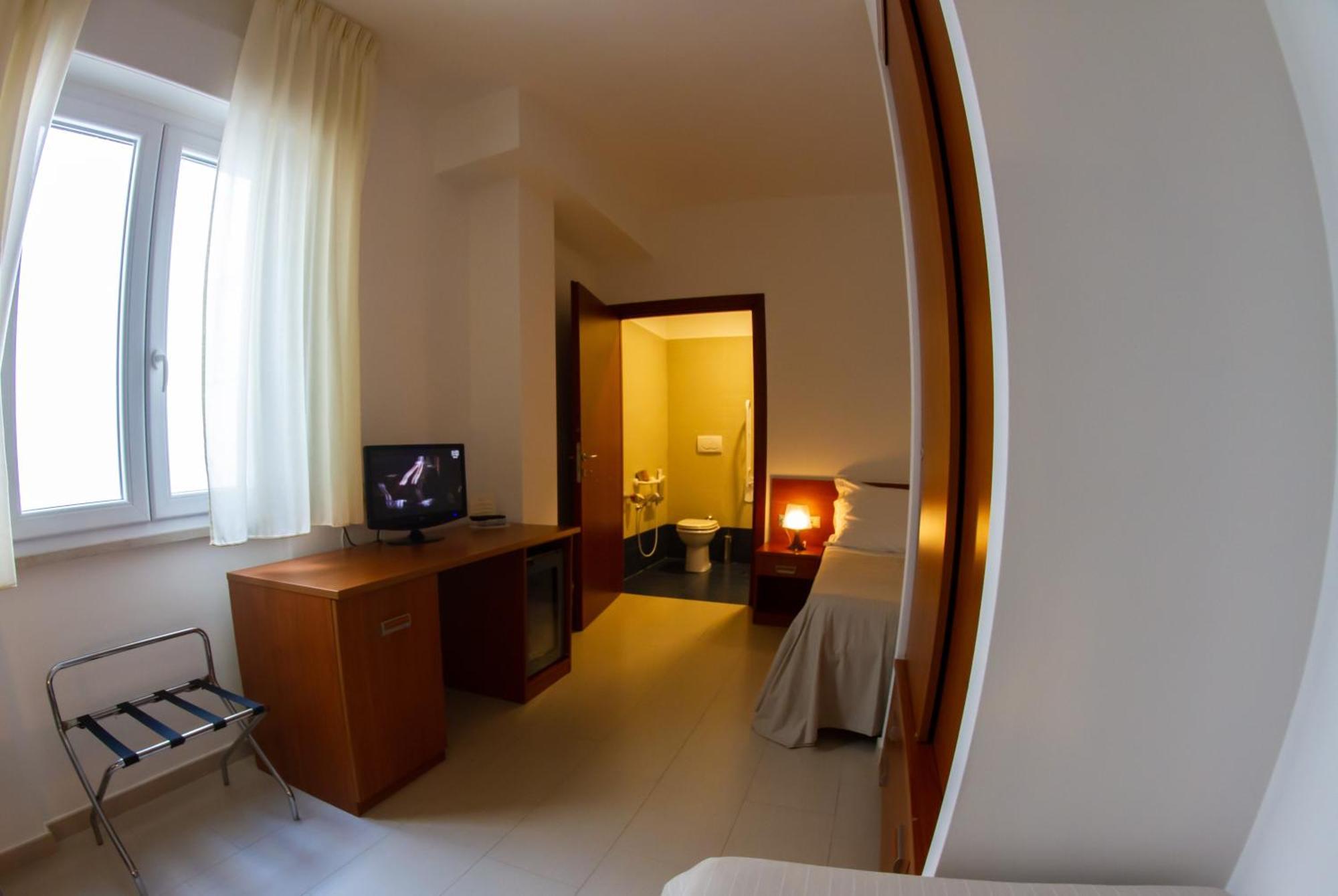 לטינה Hotel Miramare חדר תמונה