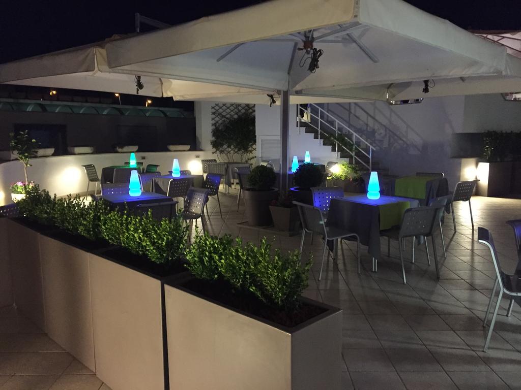 לטינה Hotel Miramare מראה חיצוני תמונה