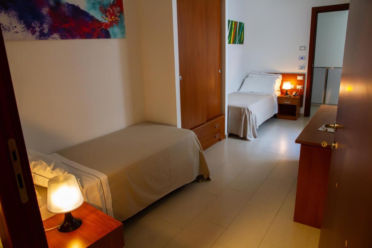 לטינה Hotel Miramare חדר תמונה